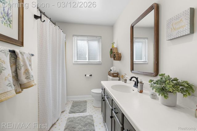 38621 Santa Barbara Street, Clinton Charter Township, MI 48036