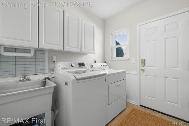 38621 Santa Barbara Street, Clinton Charter Township, MI 48036