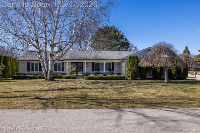 38621 Santa Barbara Street, Clinton Charter Township, MI 48036