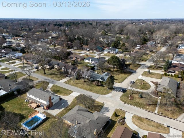38621 Santa Barbara Street, Clinton Charter Township, MI 48036