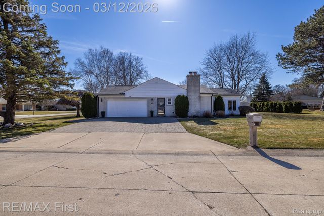38621 Santa Barbara Street, Clinton Charter Township, MI 48036