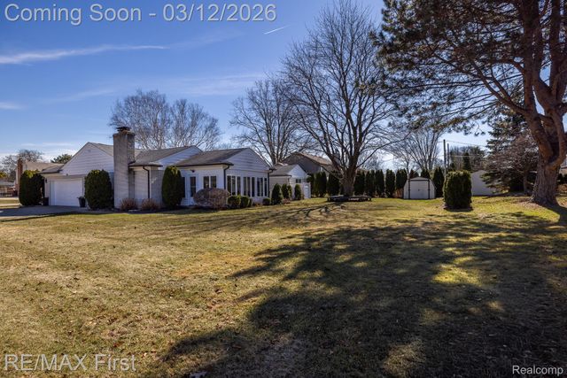 38621 Santa Barbara Street, Clinton Charter Township, MI 48036