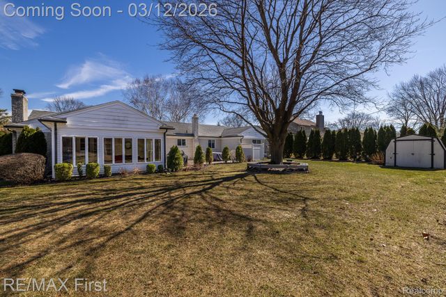 38621 Santa Barbara Street, Clinton Charter Township, MI 48036