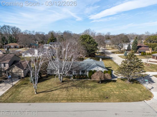 38621 Santa Barbara Street, Clinton Charter Township, MI 48036