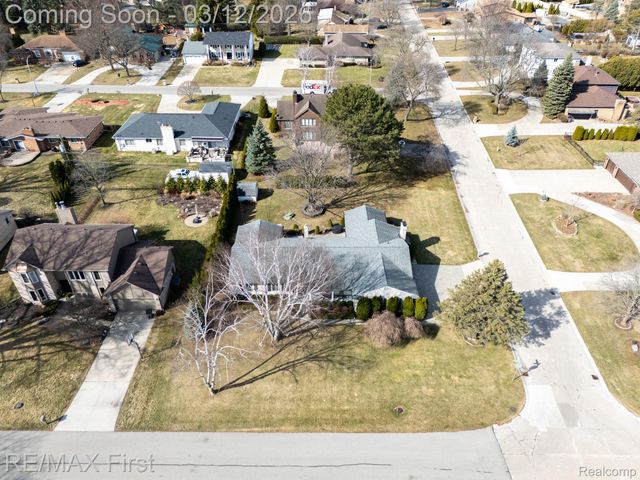 38621 Santa Barbara Street, Clinton Charter Township, MI 48036