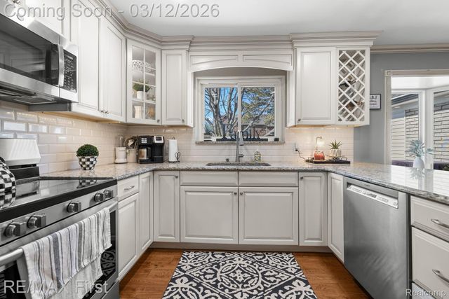 38621 Santa Barbara Street, Clinton Charter Township, MI 48036