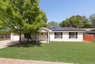 1108 Anthony Drive, Ennis, TX 75119