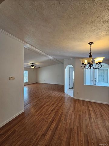 3 Wildwood Lane, Wallkill, NY 12589