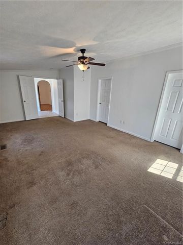 3 Wildwood Lane, Wallkill, NY 12589