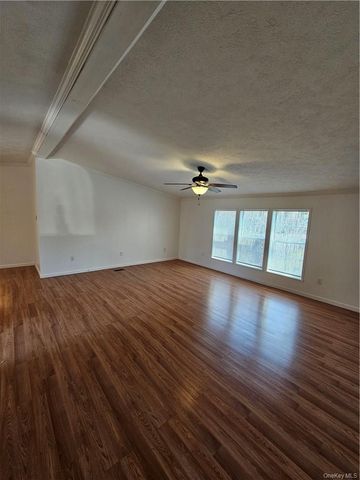 3 Wildwood Lane, Wallkill, NY 12589