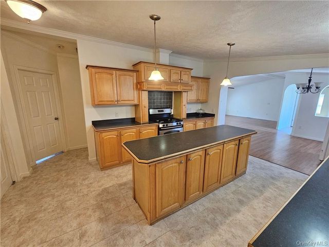 3 Wildwood Lane, Wallkill, NY 12589