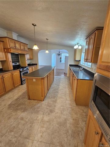 3 Wildwood Lane, Wallkill, NY 12589