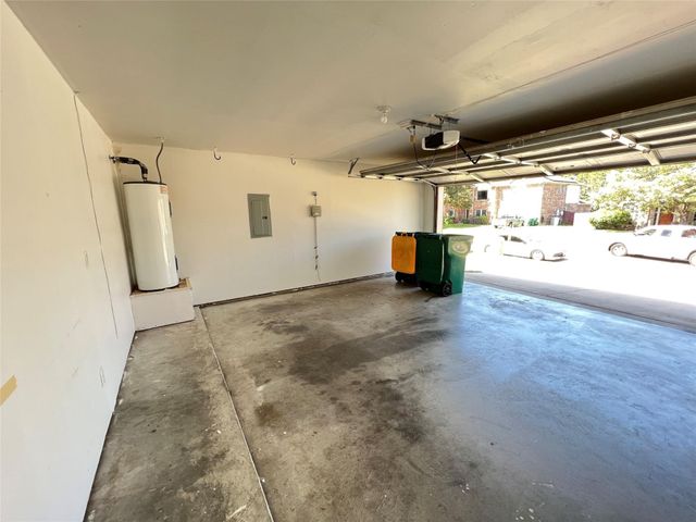 429 N Waterford Oaks Drive, Cedar Hill, TX 75104