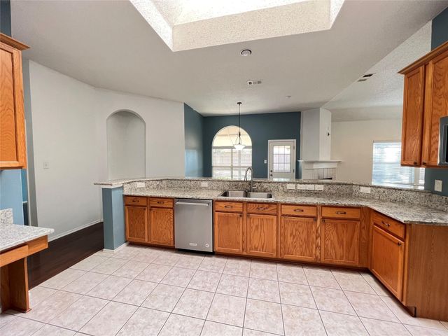 429 N Waterford Oaks Drive, Cedar Hill, TX 75104