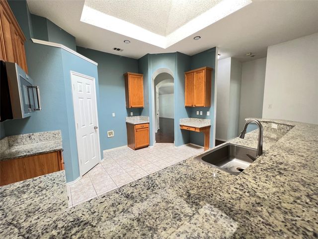 429 N Waterford Oaks Drive, Cedar Hill, TX 75104