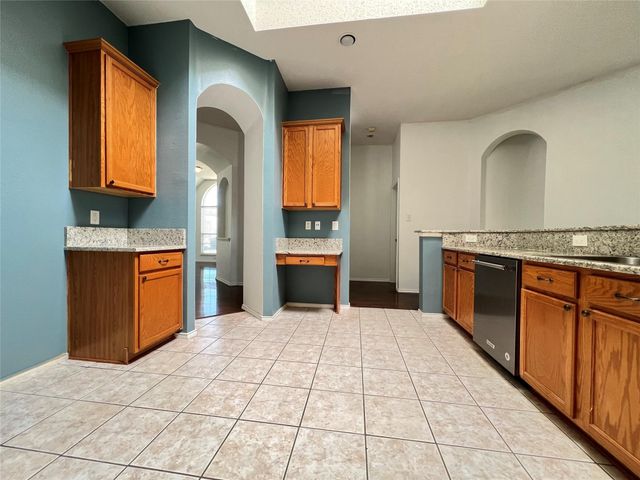 429 N Waterford Oaks Drive, Cedar Hill, TX 75104