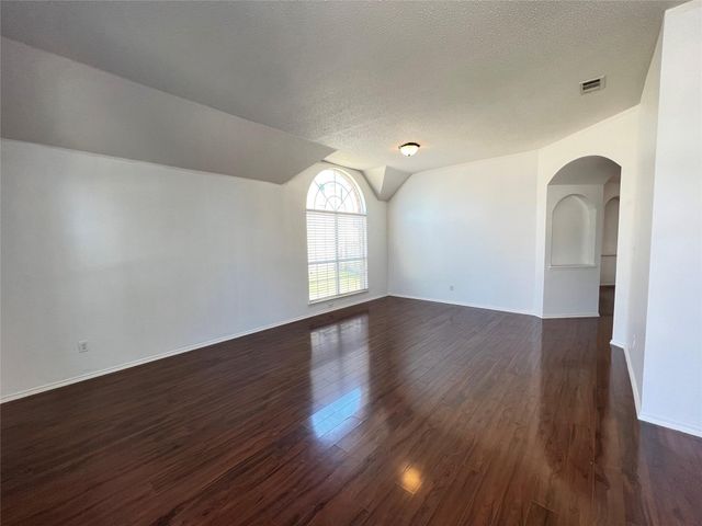 429 N Waterford Oaks Drive, Cedar Hill, TX 75104