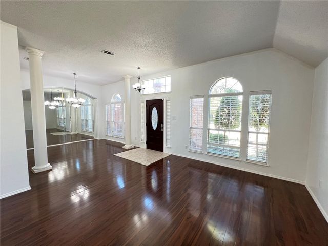 429 N Waterford Oaks Drive, Cedar Hill, TX 75104