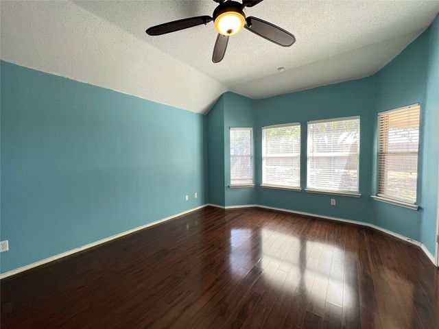 429 N Waterford Oaks Drive, Cedar Hill, TX 75104