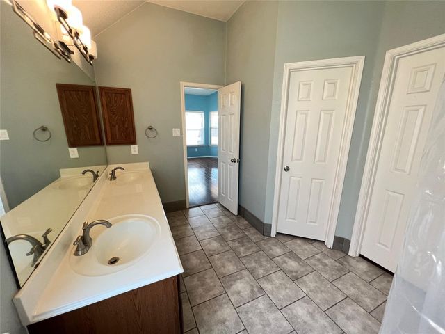 429 N Waterford Oaks Drive, Cedar Hill, TX 75104