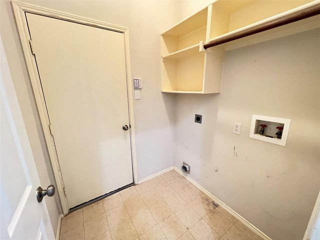 429 N Waterford Oaks Drive, Cedar Hill, TX 75104