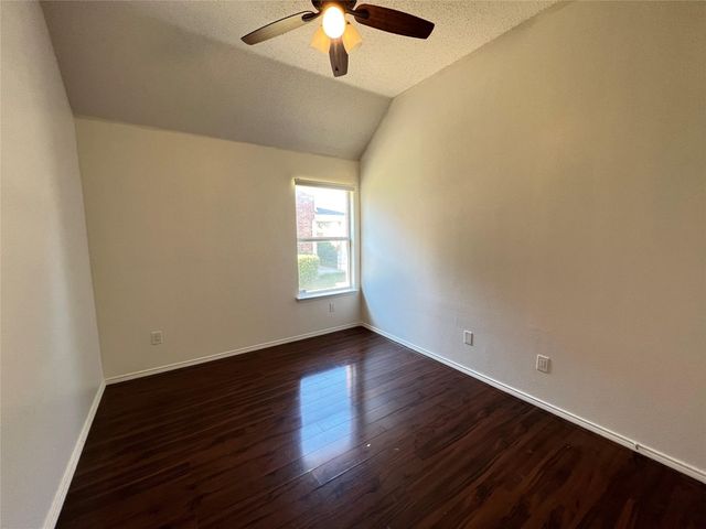 429 N Waterford Oaks Drive, Cedar Hill, TX 75104