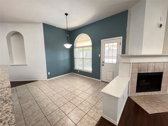 429 N Waterford Oaks Drive, Cedar Hill, TX 75104