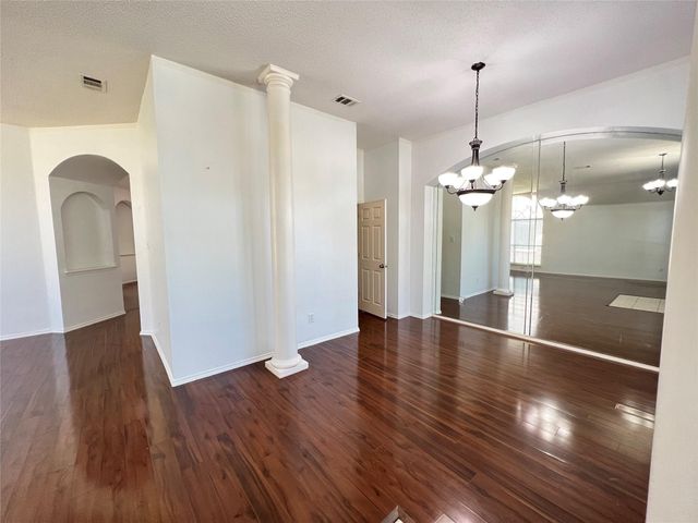 429 N Waterford Oaks Drive, Cedar Hill, TX 75104