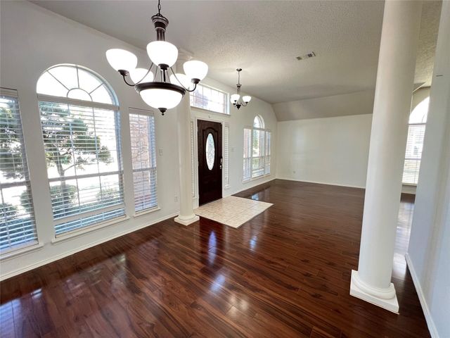 429 N Waterford Oaks Drive, Cedar Hill, TX 75104