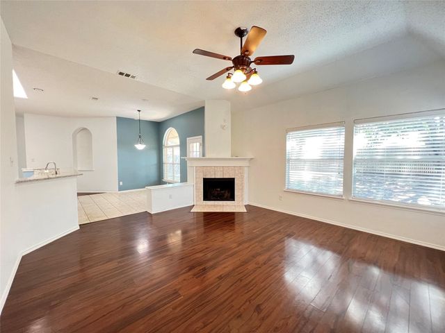 429 N Waterford Oaks Drive, Cedar Hill, TX 75104