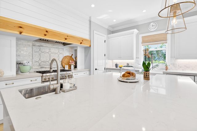 2560 Estates Drive, North Palm Beach, FL 33410