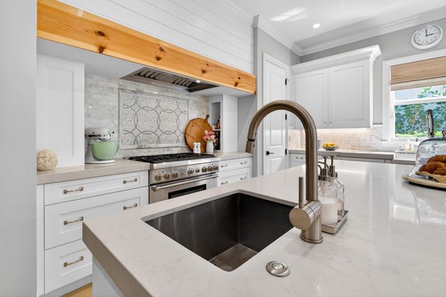 2560 Estates Drive, North Palm Beach, FL 33410