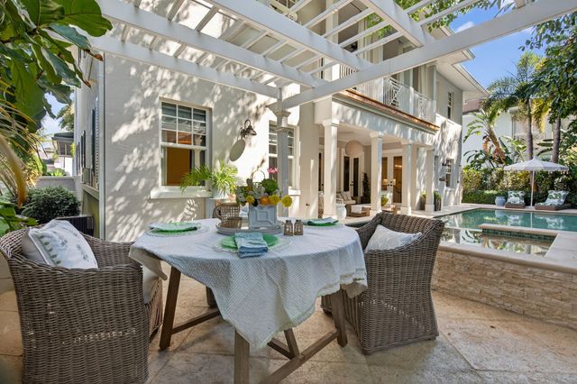 2560 Estates Drive, North Palm Beach, FL 33410