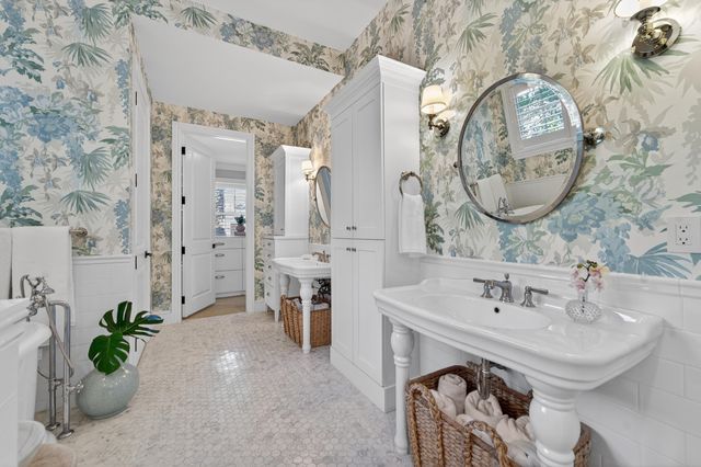 2560 Estates Drive, North Palm Beach, FL 33410