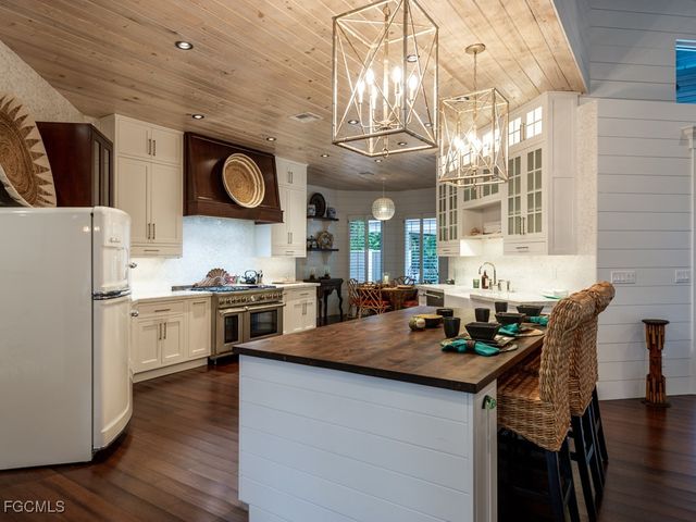 2388 Wulfert RD, Sanibel, FL 33957