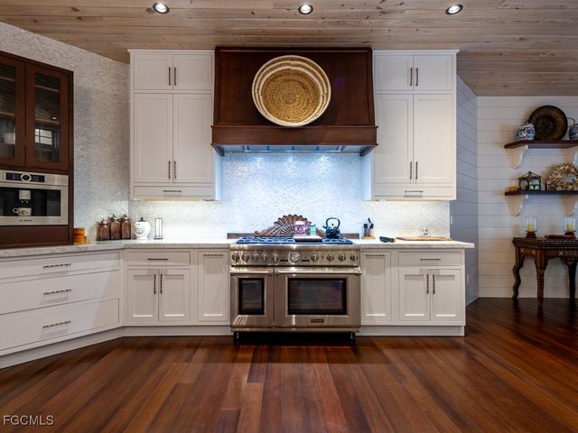 2388 Wulfert RD, Sanibel, FL 33957