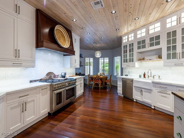 2388 Wulfert RD, Sanibel, FL 33957