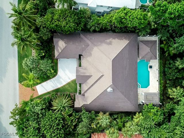 2388 Wulfert RD, Sanibel, FL 33957