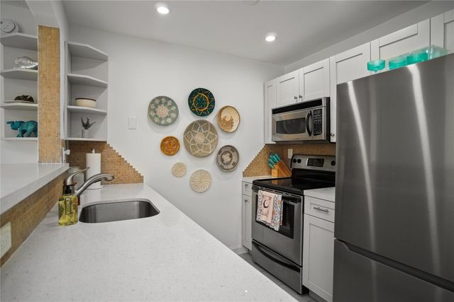 3212 NE 12th Street 203, Pompano Beach, FL 33062