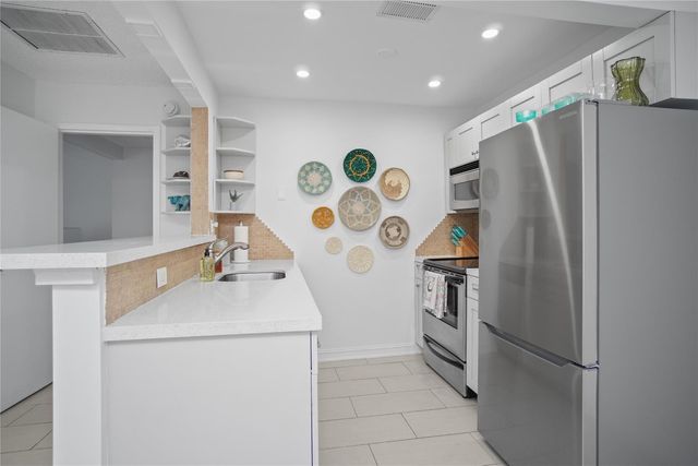 3212 NE 12th Street 203, Pompano Beach, FL 33062