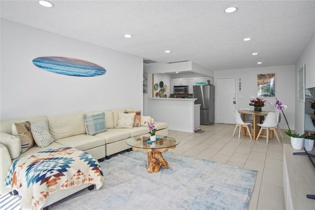 3212 NE 12th Street 203, Pompano Beach, FL 33062