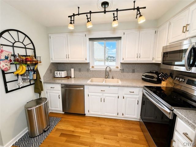 5343 Amalfi Drive, Clay, NY 13041
