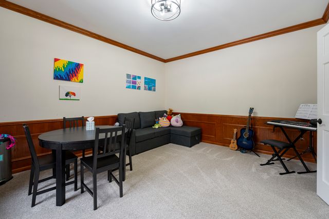 527 Ridgelawn Trail, Batavia, IL 60510