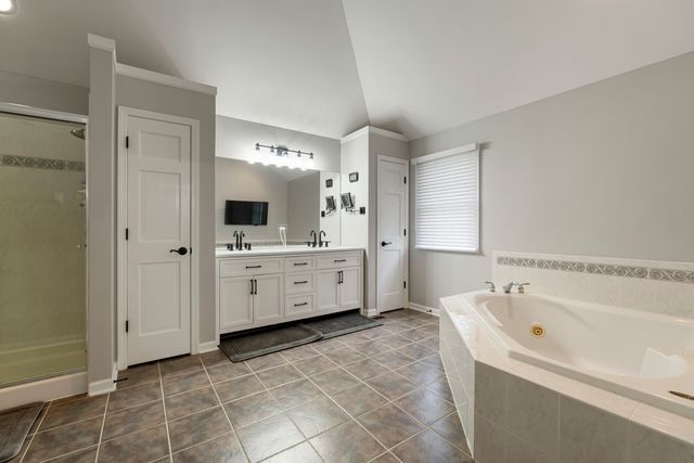 527 Ridgelawn Trail, Batavia, IL 60510