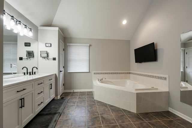 527 Ridgelawn Trail, Batavia, IL 60510