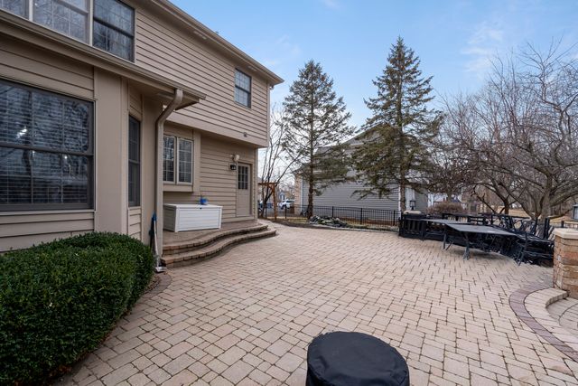 527 Ridgelawn Trail, Batavia, IL 60510