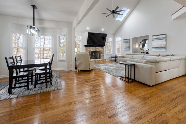 527 Ridgelawn Trail, Batavia, IL 60510