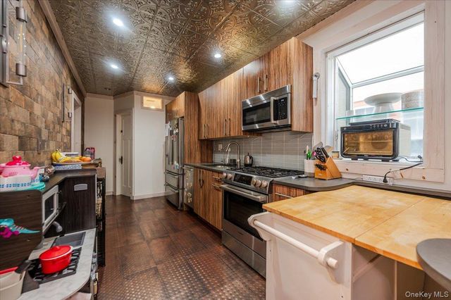 365 W Hudson Street, Long Beach, NY 11561