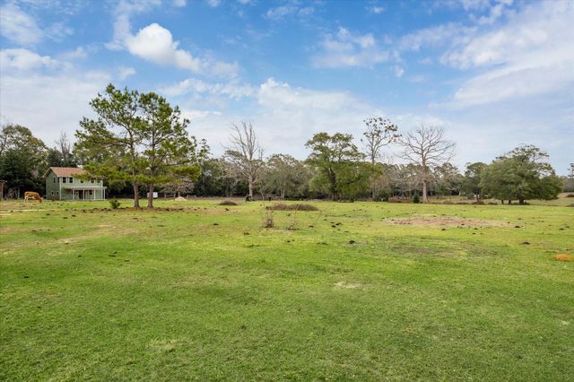 1799 Lilley Yeager Loop S, Cleveland, TX 77328