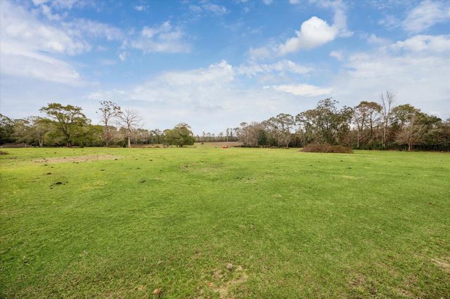 1799 Lilley Yeager Loop S, Cleveland, TX 77328